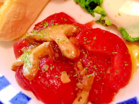 真っ赤なソルダムの椎茸オイルサラダ